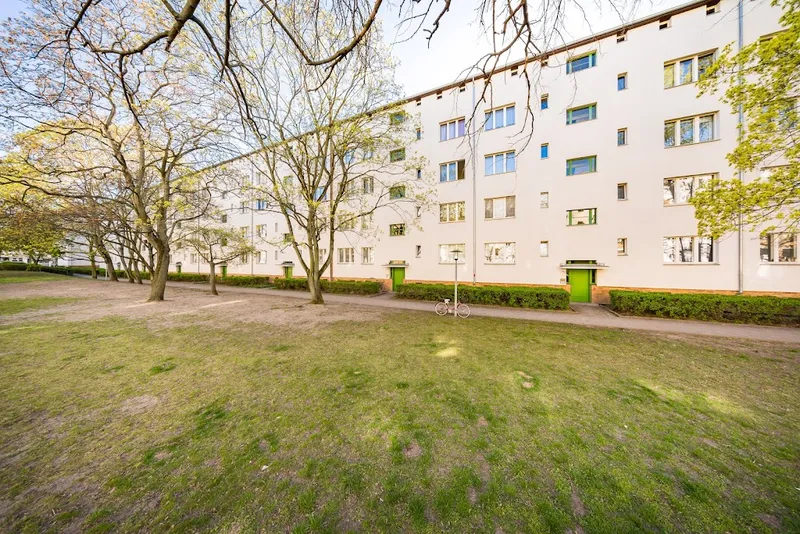 Helle 2-Zimmer-Wohnung mit Balkon und Tageslichtbad für Selbstrenovierer – provisionsfrei — photo 1